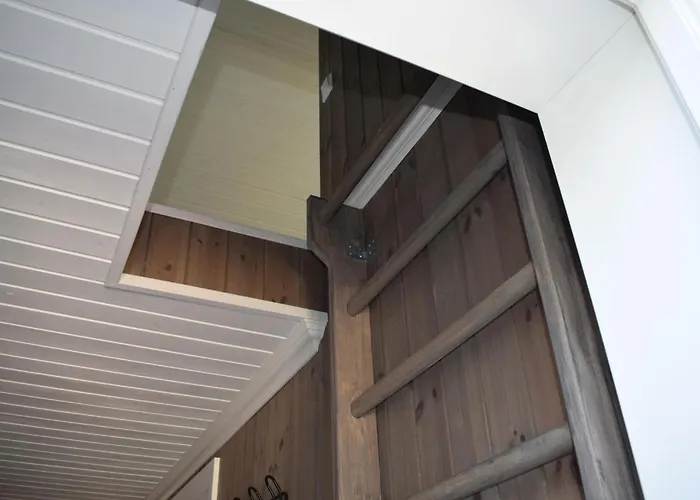 Hébergement de vacances 5 Bedroom Stunning In Skollenborg Lindaskroken