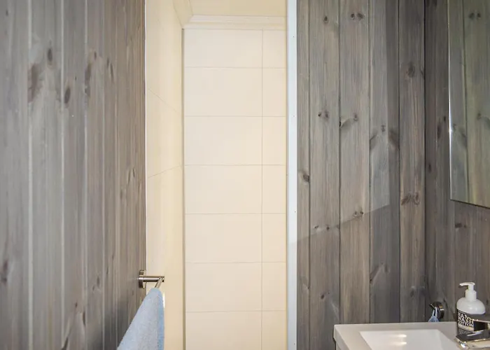 5 Bedroom Stunning In Skollenborg Semesterbostad Lindaskroken